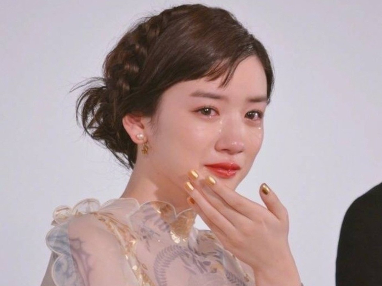 'Ngọc nữ khóc đẹp nhất Nhật Bản' trước khi bị tung bằng chứng ngoại tình ảnh 4