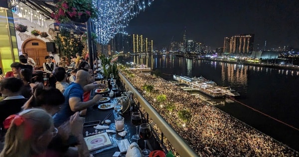 Những khách sạn có view 'đỉnh nóc' xem bắn pháo hoa, diễu binh, diễu hành