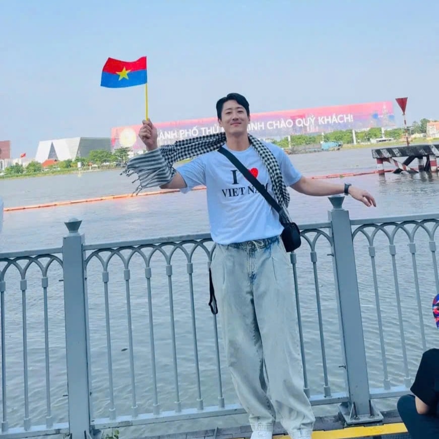 Khách Hàn Quốc nói điều gây bất ngờ sau khi dậy 4h sáng để xem duyệt binh