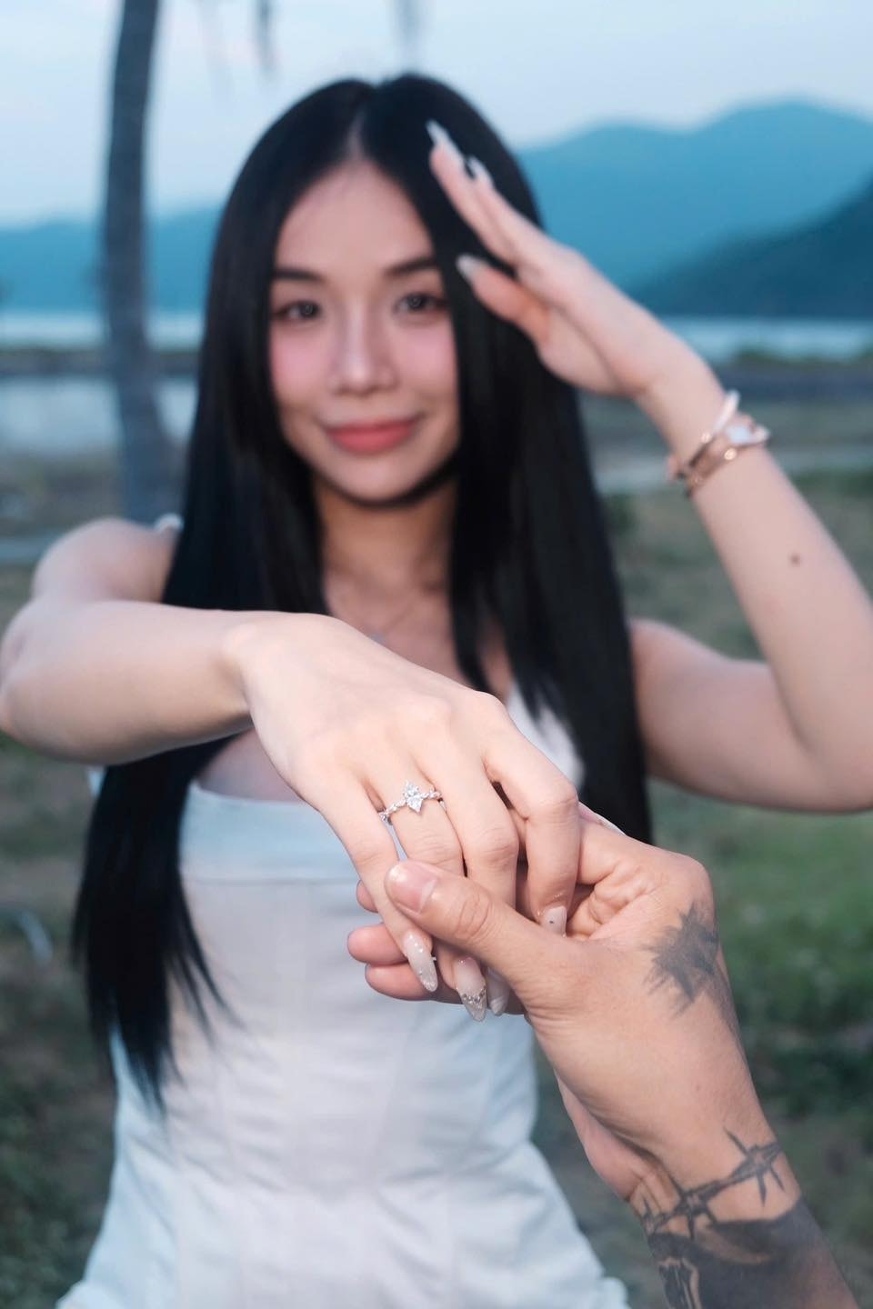 sao viet 1 5 Dat g cau hon cindy lu hinh anh 1