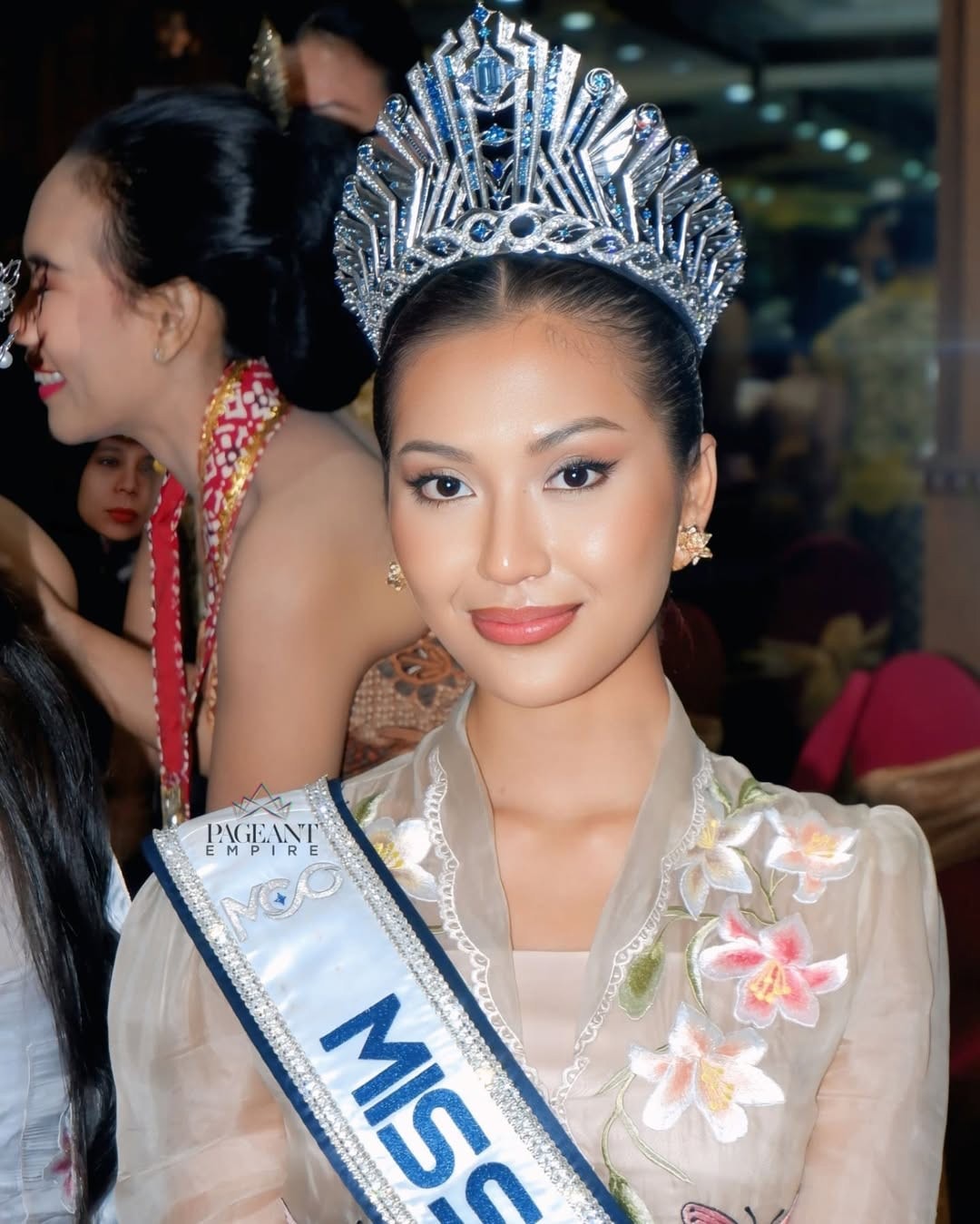 Thanh Thủy trong khung hình với 3 hoa hậu quốc tế ảnh 13