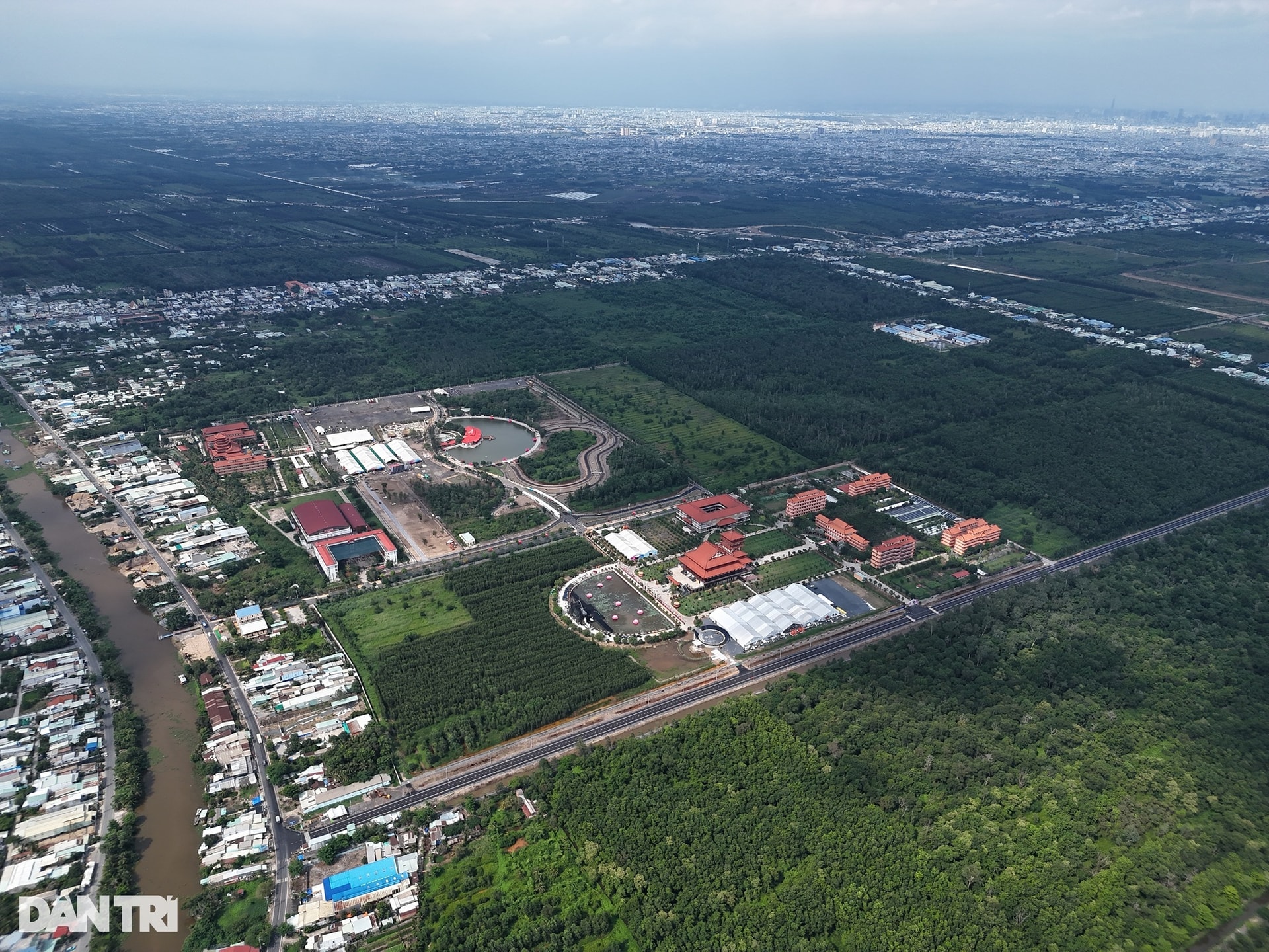 Cận cảnh nơi chiêm bái xá lợi Đức Phật và khai mạc Đại lễ Vesak 2025 - 1 Cận cảnh nơi chiêm bái xá lợi Đức Phật và khai mạc Đại lễ Vesak 2025 - 1