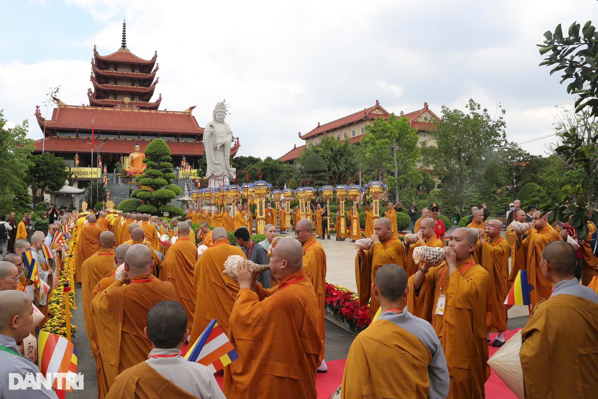 Cận cảnh nơi chiêm bái xá lợi Đức Phật và khai mạc Đại lễ Vesak 2025 - 2 Cận cảnh nơi chiêm bái xá lợi Đức Phật và khai mạc Đại lễ Vesak 2025 - 2