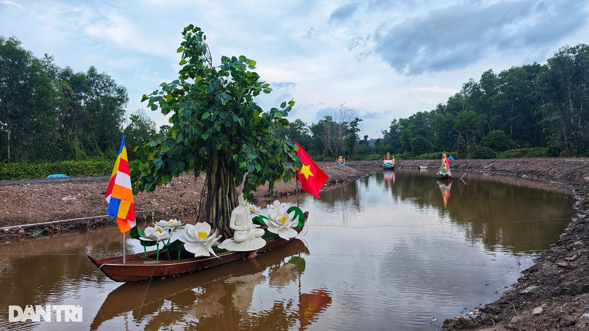 Cận cảnh nơi chiêm bái xá lợi Đức Phật và khai mạc Đại lễ Vesak 2025 - 9 Cận cảnh nơi chiêm bái xá lợi Đức Phật và khai mạc Đại lễ Vesak 2025 - 9