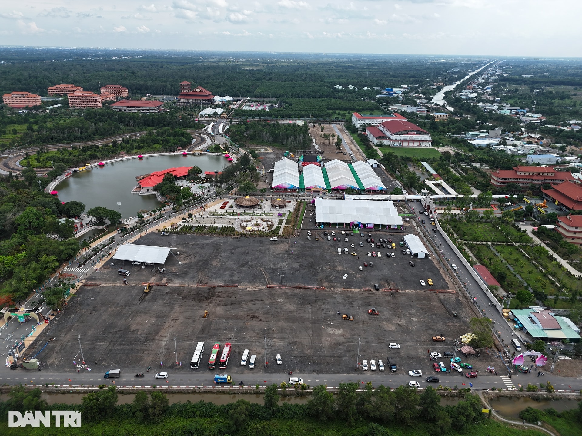 Cận cảnh nơi chiêm bái xá lợi Đức Phật và khai mạc Đại lễ Vesak 2025 - 4 Cận cảnh nơi chiêm bái xá lợi Đức Phật và khai mạc Đại lễ Vesak 2025 - 4