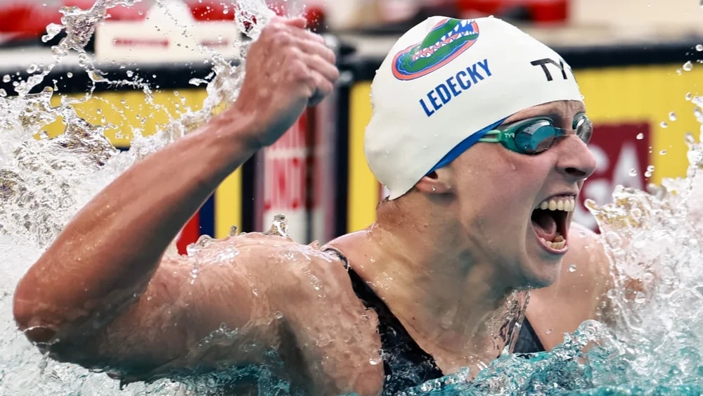 Ledecky phấn khích khi thiết lập kỷ lục bơi thế giới mới. Ảnh: GETTY kỷ lục bơi thế giới