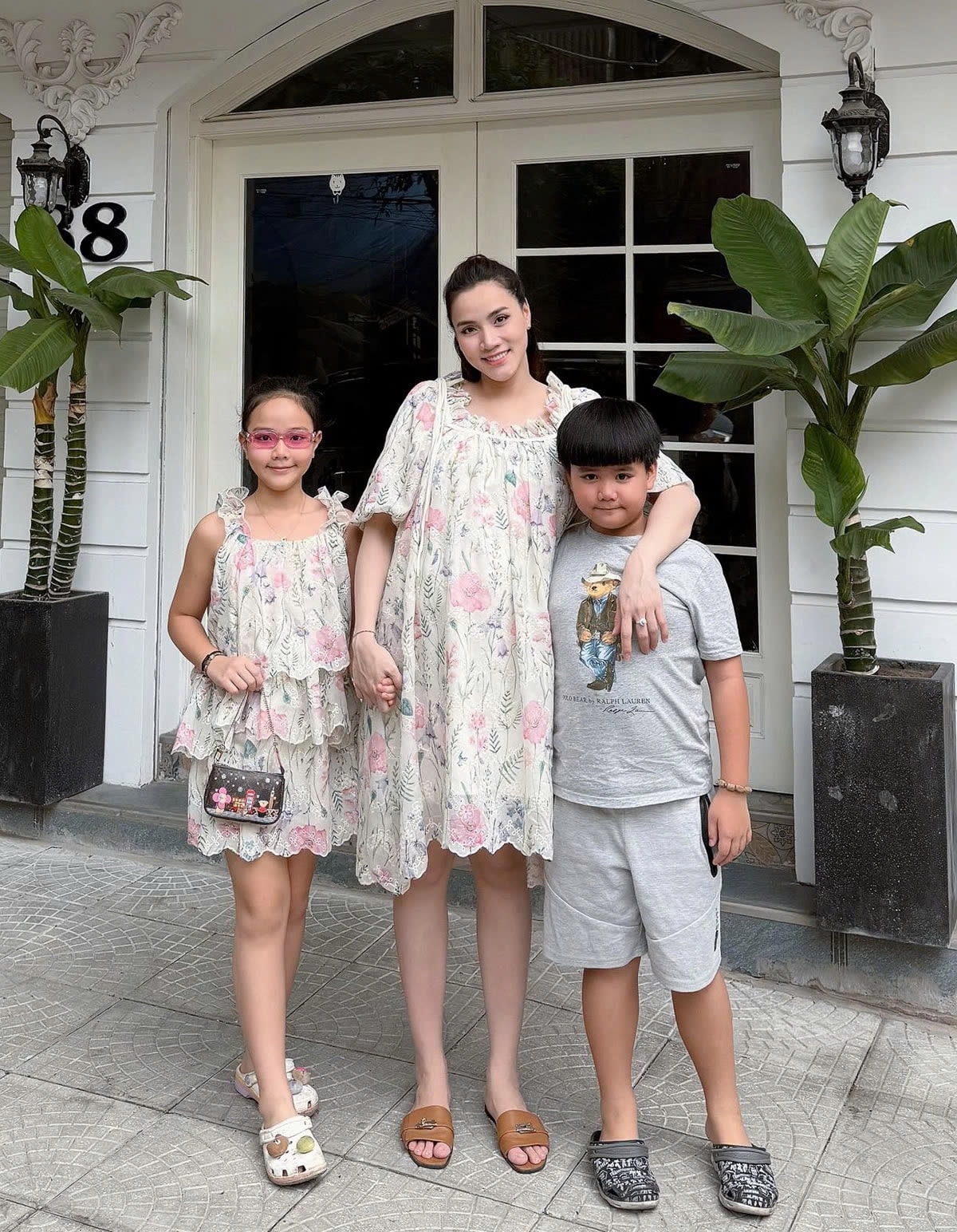 sao viet 5 5 kim ly dua con rieng cua ho ngoc ha di tham quan new zealand hinh anh 2