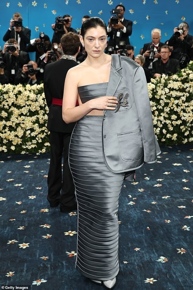 Lisa (BalckPink) vào danh sách mặc xấu nhất Met Gala 2025 ảnh 2