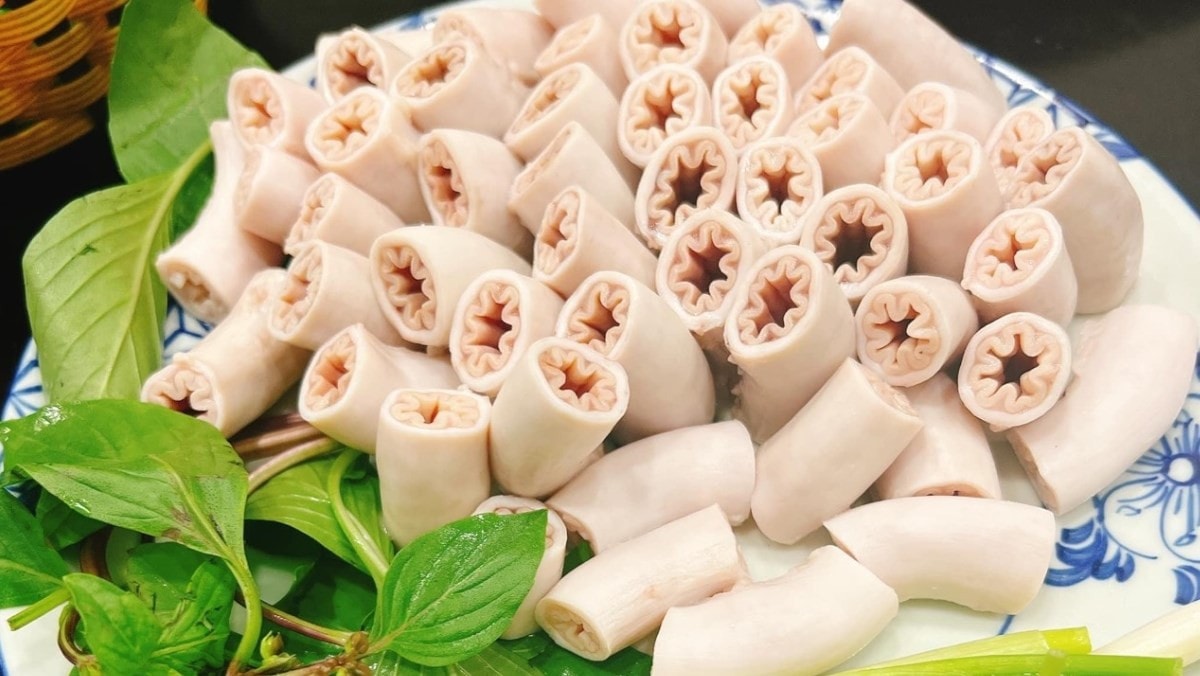 Món lòng se điếu gây ‘bão’ mạng xã hội: một đoạn lòng, ngàn tranh cãi Món lòng se điếu gây ‘bão’ mạng xã hội: một đoạn lòng, ngàn tranh cãi