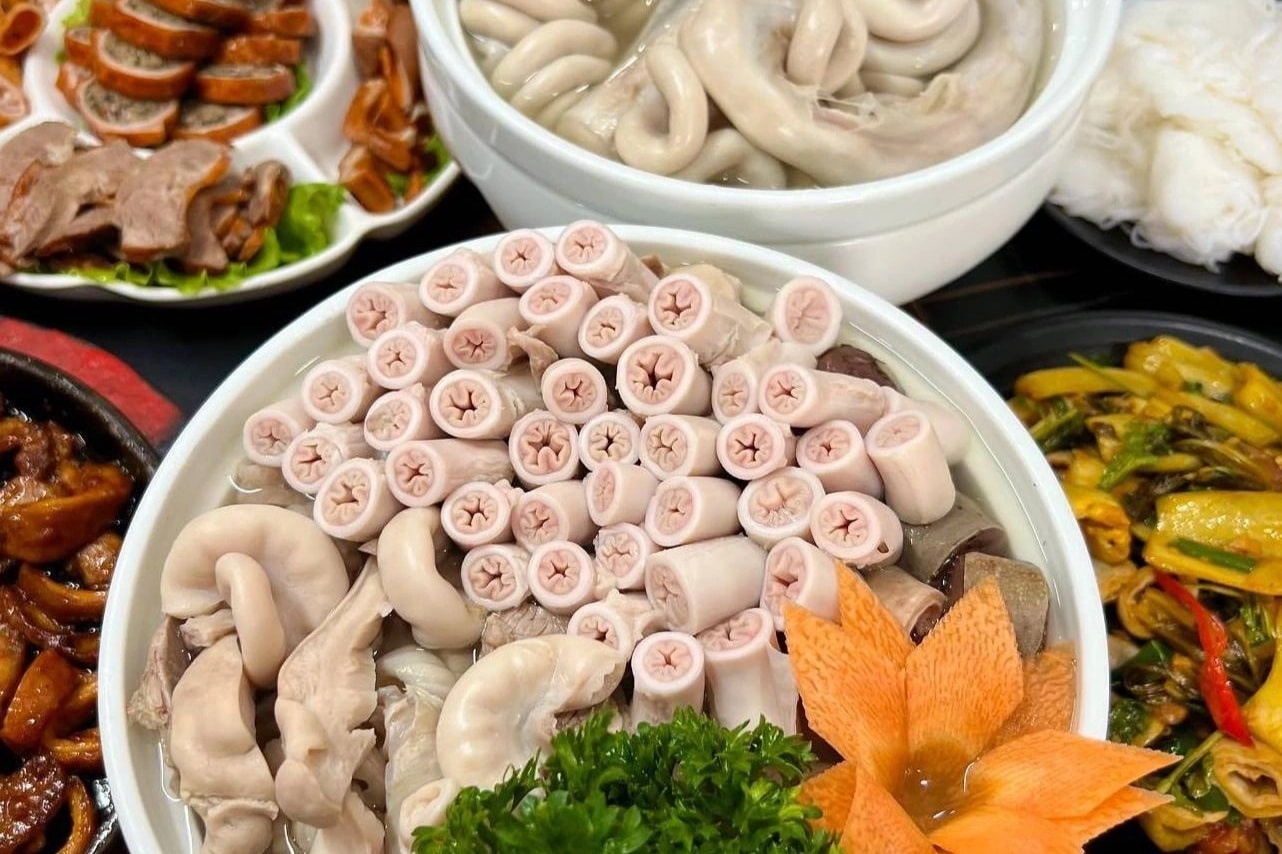 Quán lòng xe điếu nổi tiếng TPHCM bị kiểm tra, tạm dừng đón khách - 2 Quán lòng xe điếu nổi tiếng TPHCM bị kiểm tra, tạm dừng đón khách - 2