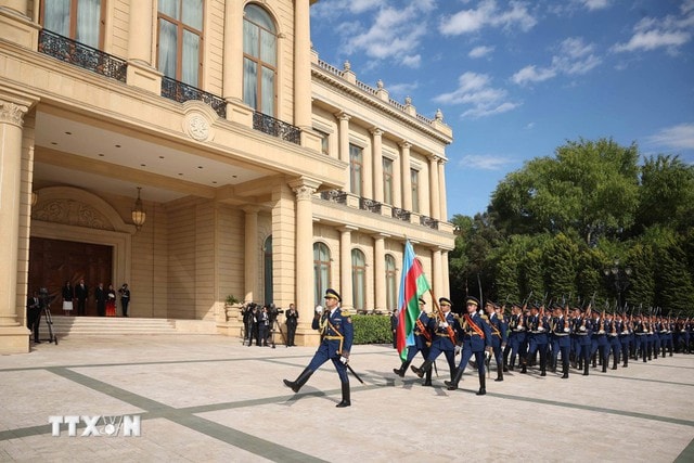 Lễ đón Tổng Bí thư Tô Lâm và Phu nhân thăm cấp Nhà nước Azerbaijan- Ảnh 8. Lễ đón Tổng Bí thư Tô Lâm và Phu nhân thăm cấp Nhà nước Azerbaijan- Ảnh 8.