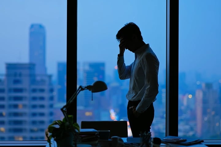 Ở tuổi 45, tôi muốn nghỉ hưu sớm, để tránh áp lực trong công việc nhưng vợ hoàn toàn không đồng ý. (Ảnh minh họa: Shutterstock)