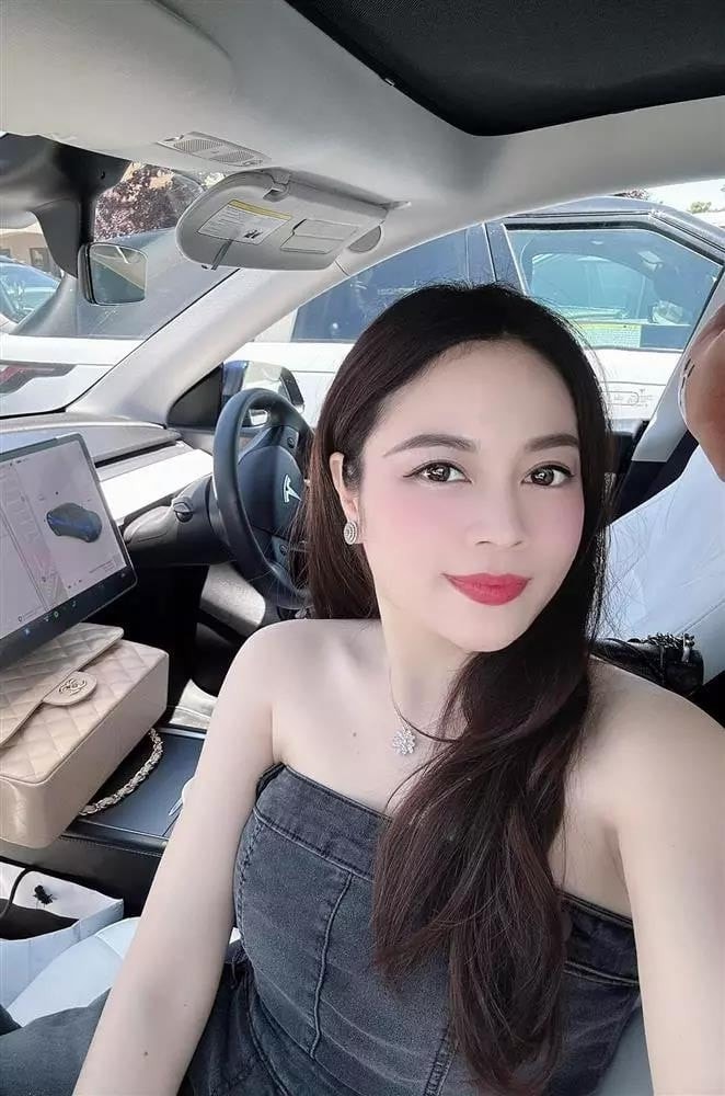 Hằng Túi hiếm hoi khoe ảnh 6 con bất ngờ nhất ngoại hình quý tử thứ 6