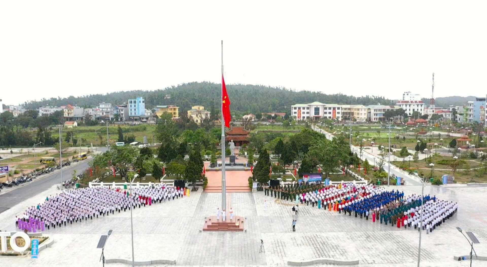 Hơn một nghìn người hát Quốc ca tại Lễ Thượng cờ trên đảo Cô Tô - 1 Hơn một nghìn người hát Quốc ca tại Lễ Thượng cờ trên đảo Cô Tô - 1