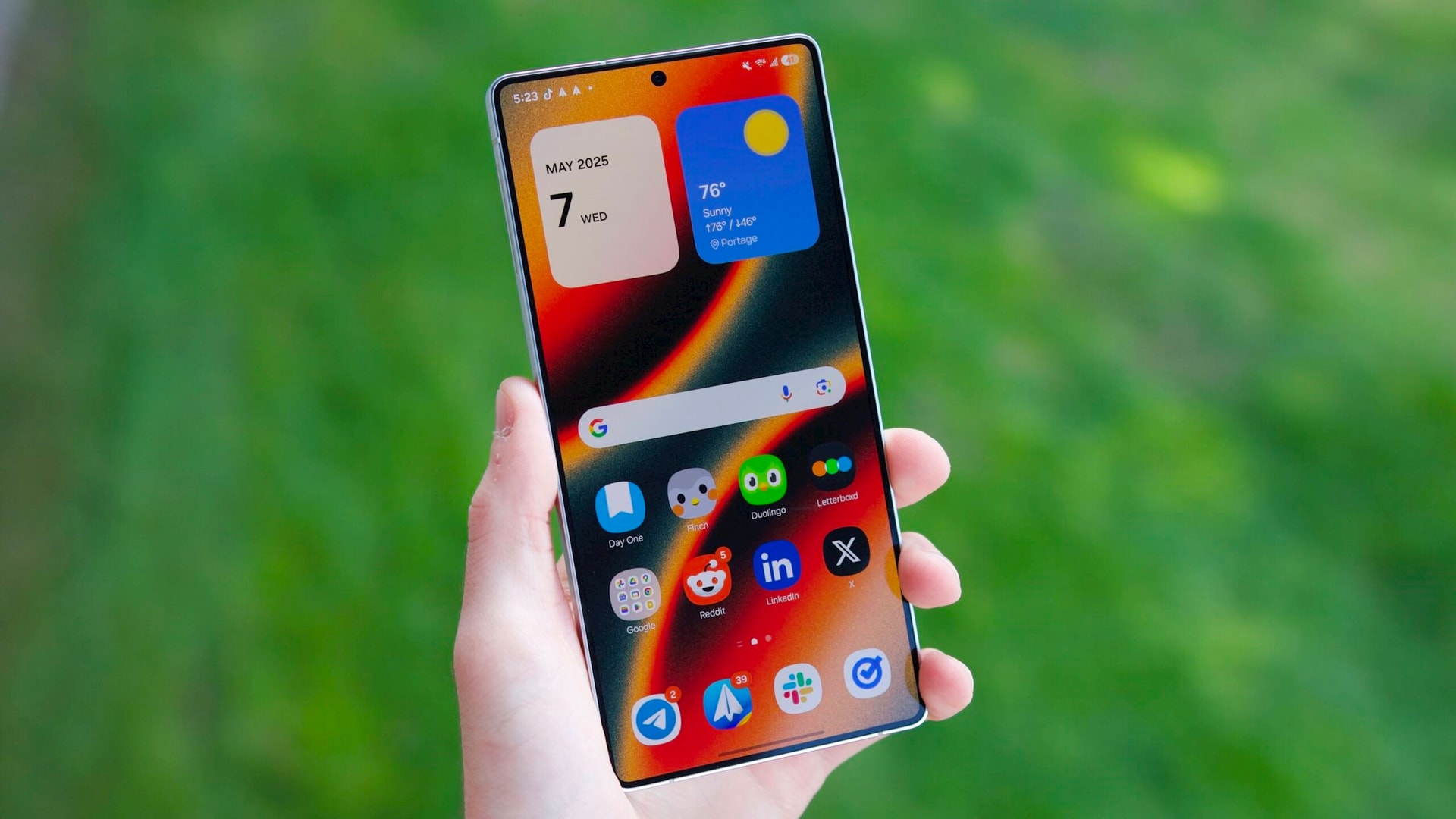 samsung-galaxy-s25-ultra-one-ui-7-home-screen-outside-1-scaled.jpg
