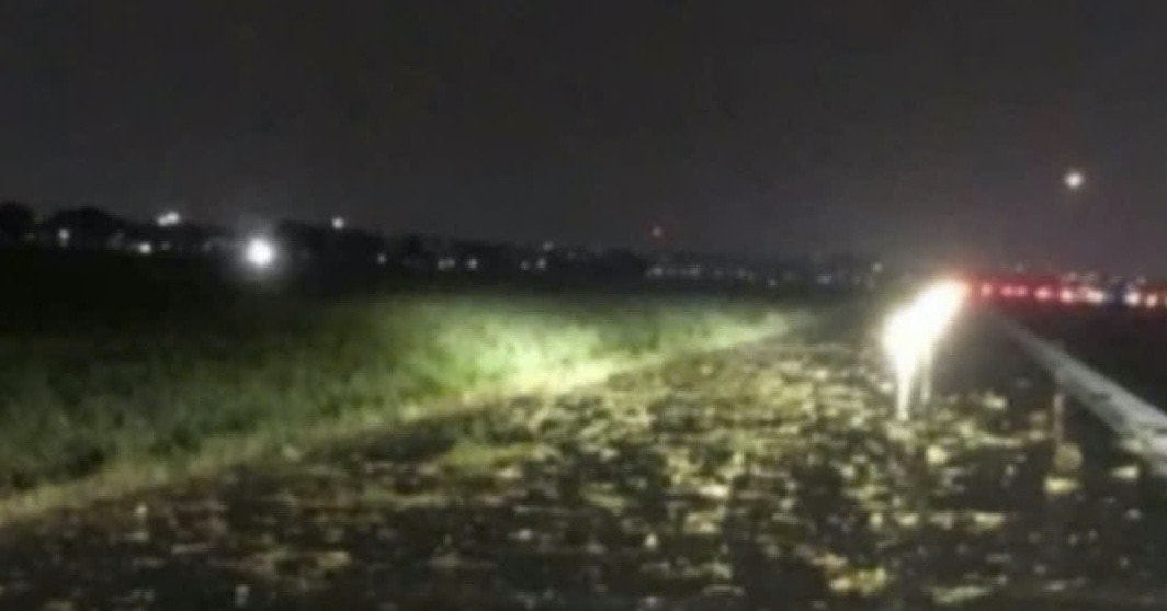 Một chuyến bay của Vietjet hạ cánh an toàn xuống Tân Sơn Nhất dù trượt khỏi đường băng 