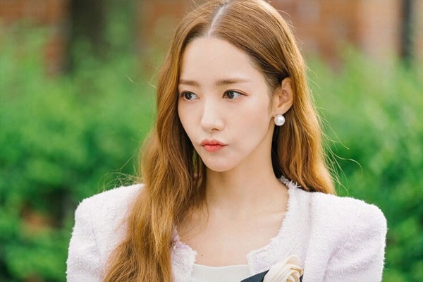 Năm lần bảy lượt yêu đương chị gái xinh đẹp của tôi luôn bị người ta phản bội
