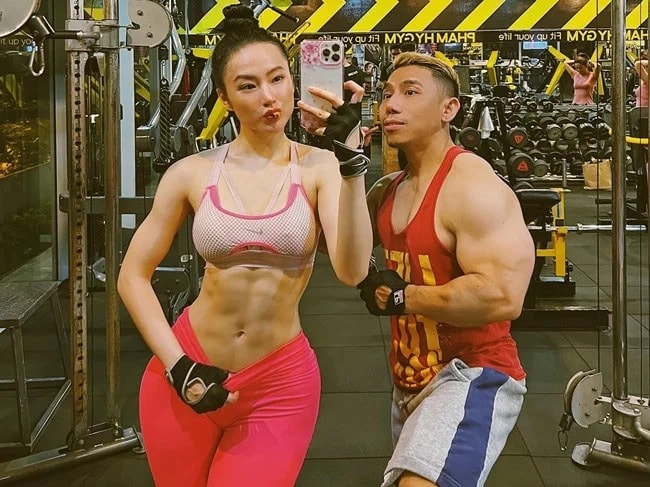 Angela Phương Trinh gây sốc với body vạm vỡ ra đường đàn ông nhìn xanh mặt