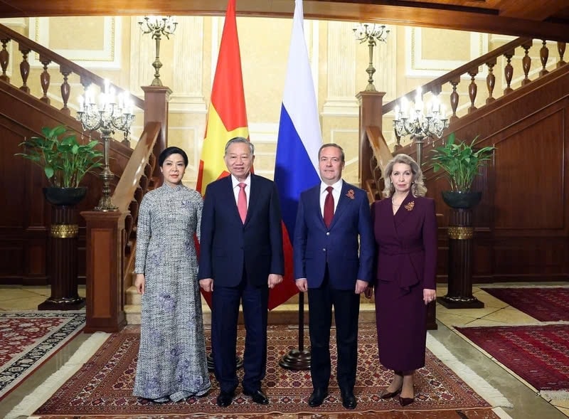 Tổng Bí thư Tô Lâm hội kiến với Chủ tịch Đảng Nước Nga Thống nhất Dmitry Medvedev Tổng Bí thư Tô Lâm hội kiến với Chủ tịch Đảng Nước Nga Thống nhất Dmitry Medvedev