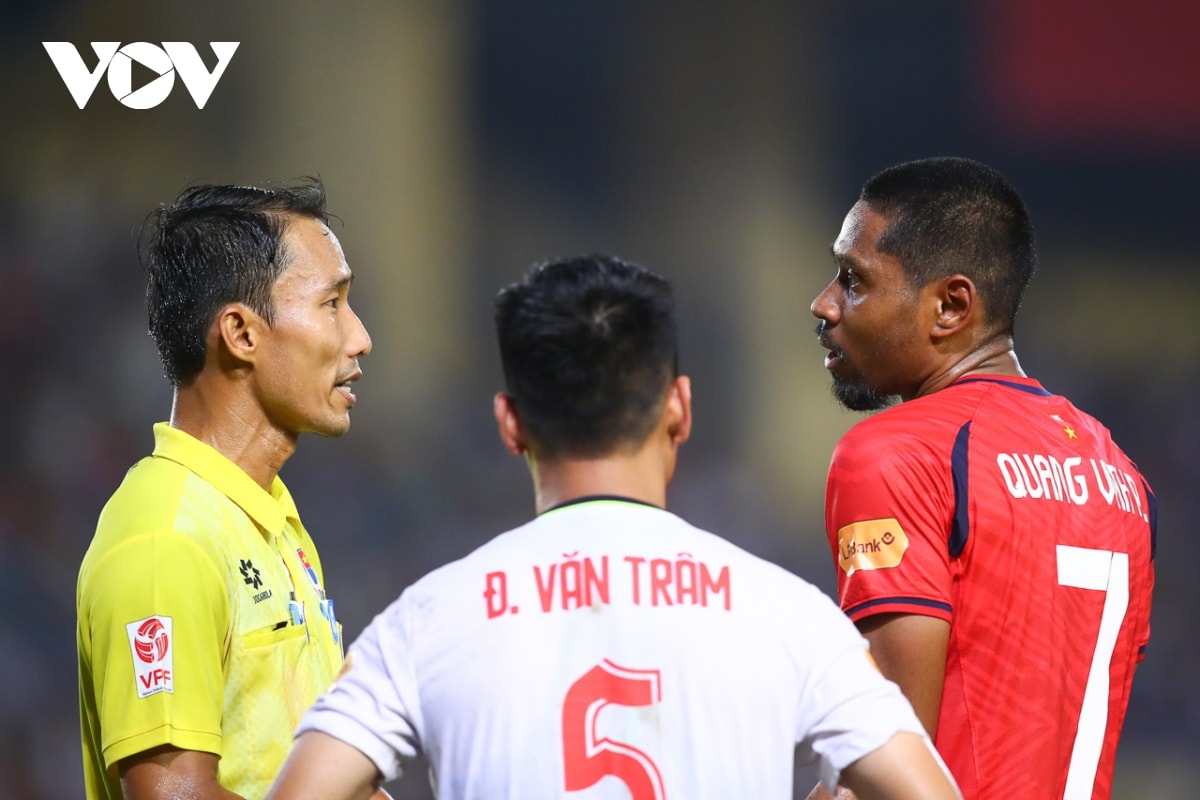 toan canh tran cahn hoa ha tinh hai tro ly cahn suyt va cham tren san hinh anh 6
