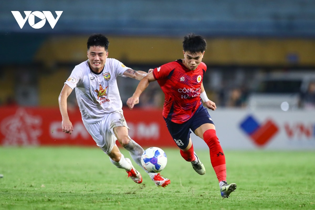 toan canh tran cahn hoa ha tinh hai tro ly cahn suyt va cham tren san hinh anh 1