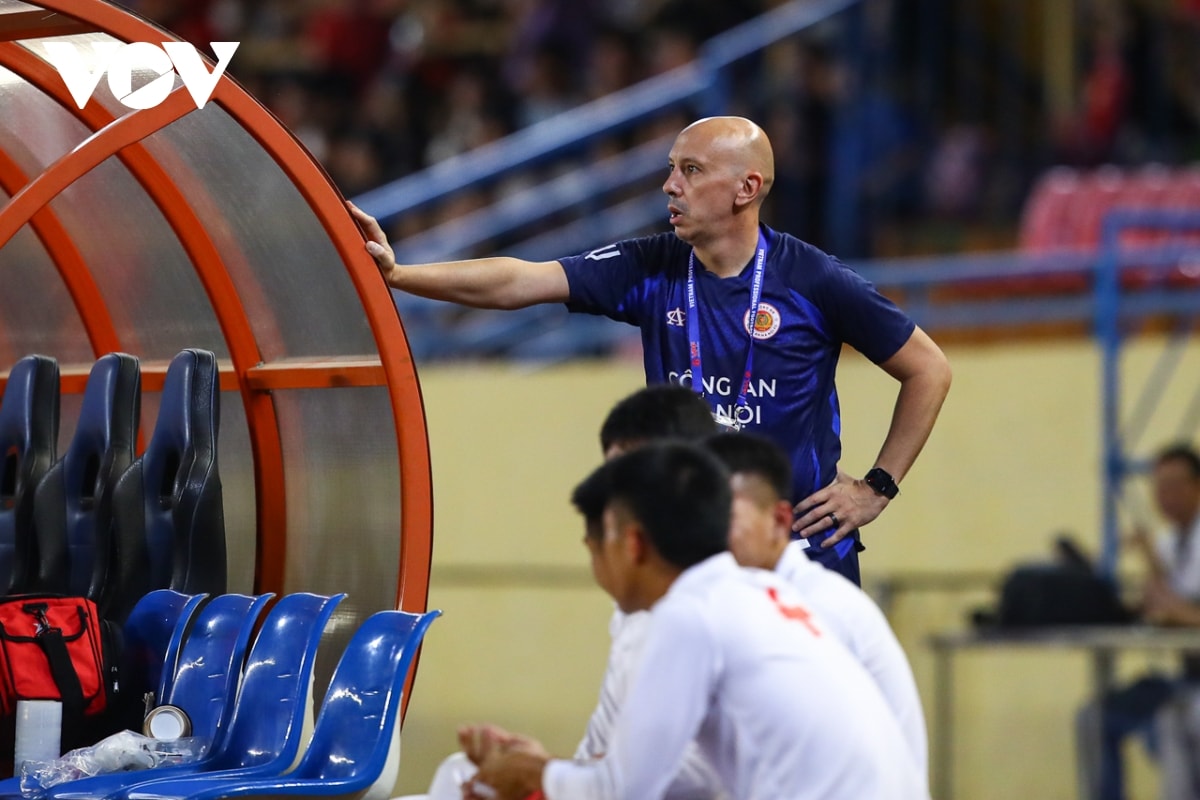 toan canh tran cahn hoa ha tinh hai tro ly cahn suyt va cham tren san hinh anh 8