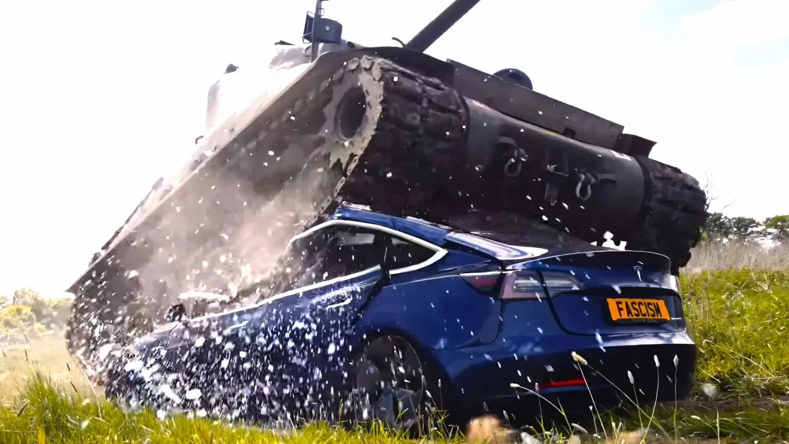 Xe tang nghien nat Tesla.webp