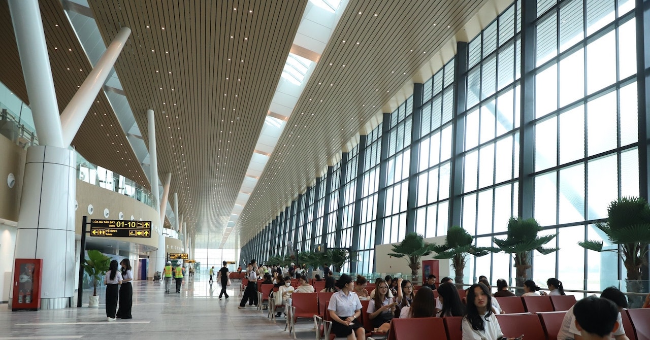 Dột ở nhà ga T3, sân bay Tân Sơn Nhất: Thi công không đảm bảo?