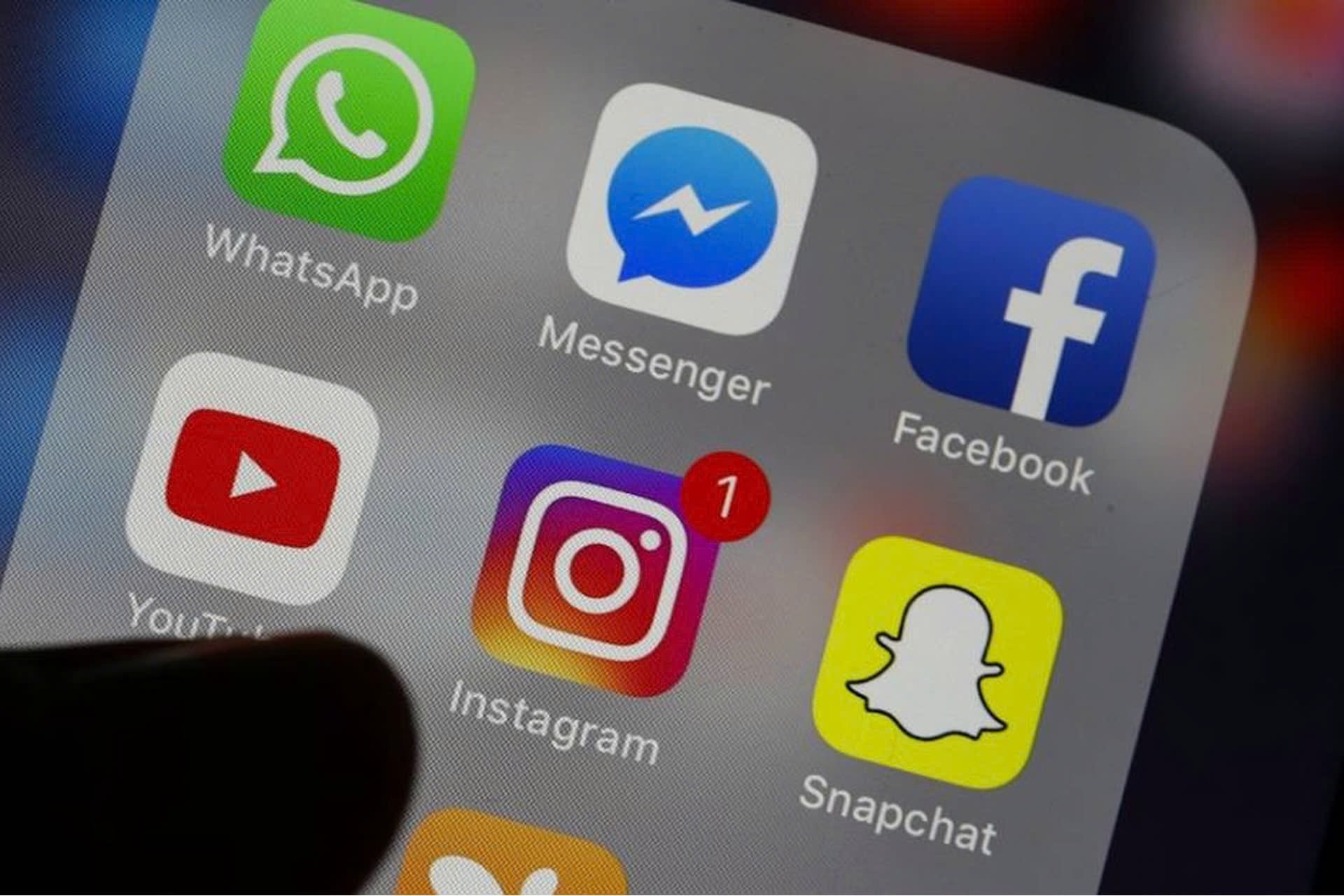 Chấn động livestream: Gen Z lên sóng 2 phút, 2.000 đơn nem chua ‘bay màu’