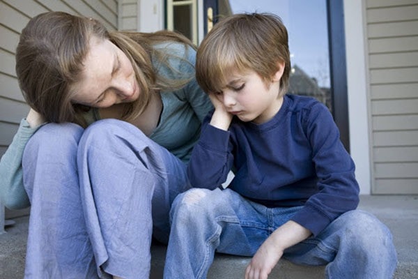 Cậu bé tự ti vì nhà không giàu như bạn, chỉ một câu hỏi của mẹ khiến em ngừng so sánh và nhận ra bài học đắt giá - Ảnh 2.