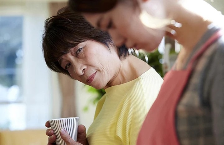 Sống cùng con dâu tôi làm gì cũng phải nhìn sắc mặt con nhưng rồi một chuyện xảy ra khiến cô ta thay đổi đến tôi còn giật mình