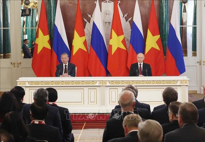 Tổng Bí thư Tô Lâm và Tổng thống Nga V. Putin chứng kiến trao các văn kiện hợp tác- Ảnh 4. Tổng Bí thư Tô Lâm và Tổng thống Nga V. Putin chứng kiến trao các văn kiện hợp tác- Ảnh 4.