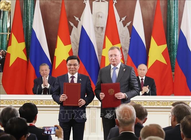 Tổng Bí thư Tô Lâm và Tổng thống Nga V. Putin chứng kiến trao các văn kiện hợp tác- Ảnh 2. Tổng Bí thư Tô Lâm và Tổng thống Nga V. Putin chứng kiến trao các văn kiện hợp tác- Ảnh 2.