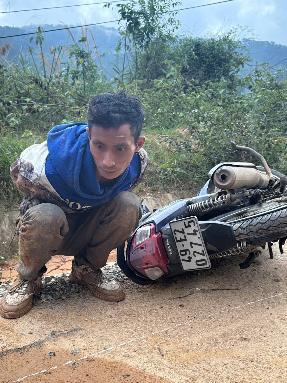Bắt kẻ mang xăng cướp ngân hàng ở Lâm Đồng Bắt kẻ mang xăng cướp ngân hàng ở Lâm Đồng