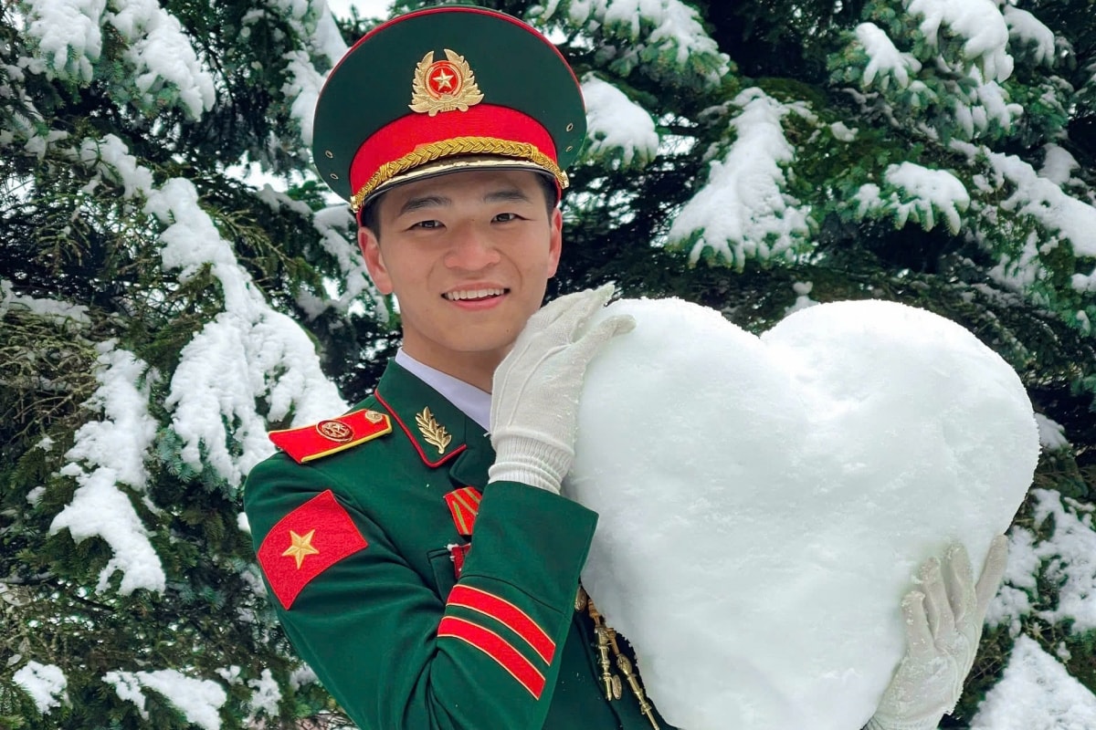 thượng sĩ quê thái bình tham gia duyệt binh ở nga gây sốt trên mạng xã hội hình ảnh 4 thuong si que thai binh tham gia duyet binh o nga gay sot tren mang xa hoi hinh anh 4
