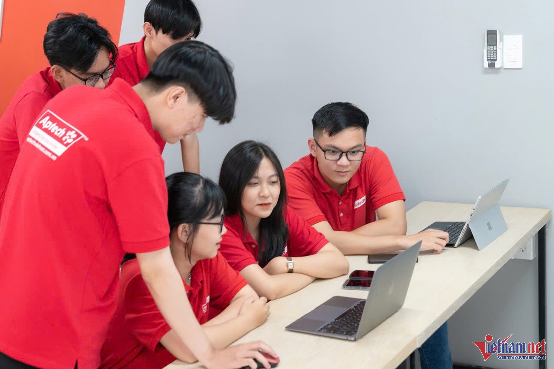 Đề xuất bảo vệ quyền được chọn sống ngoài vòng ảnh hưởng của AI Đề xuất bảo vệ quyền được chọn sống ngoài vòng ảnh hưởng của AI