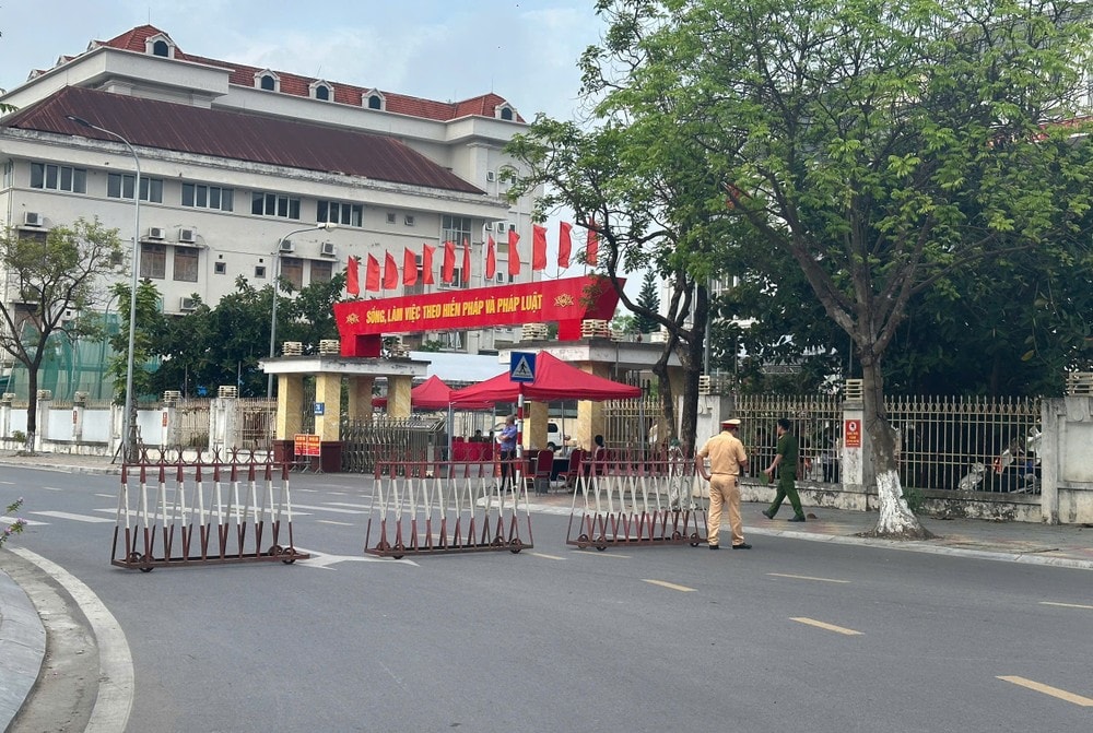 an-ninh-that-chat-tai-phien-toa-xet-xu-phuc-tham-vu-ong-luu-binh-nhuong-le-thanh-van-3.jpg
