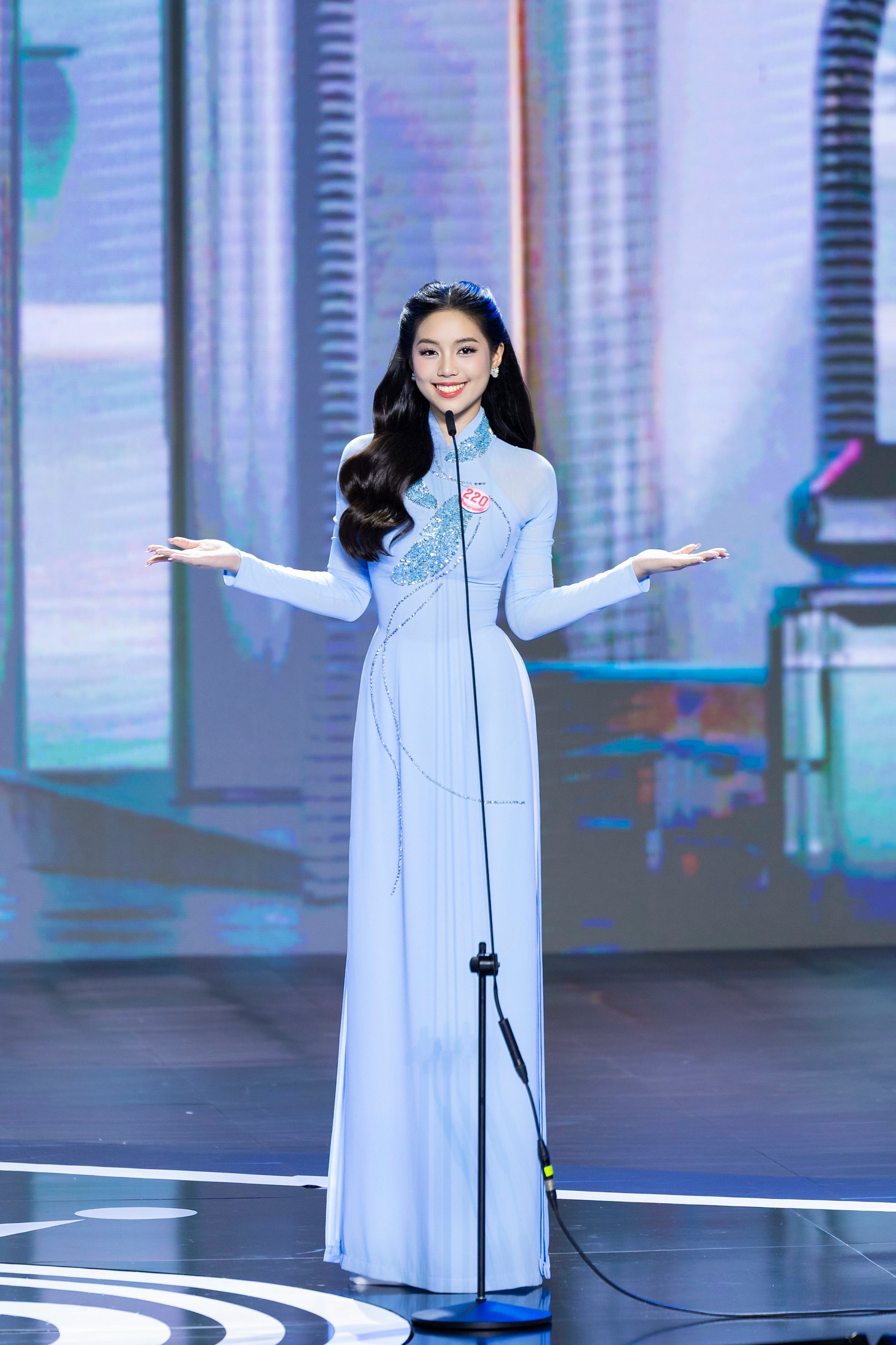 미스 베트남 대회에 참가한 여군들의 눈부신 아름다움