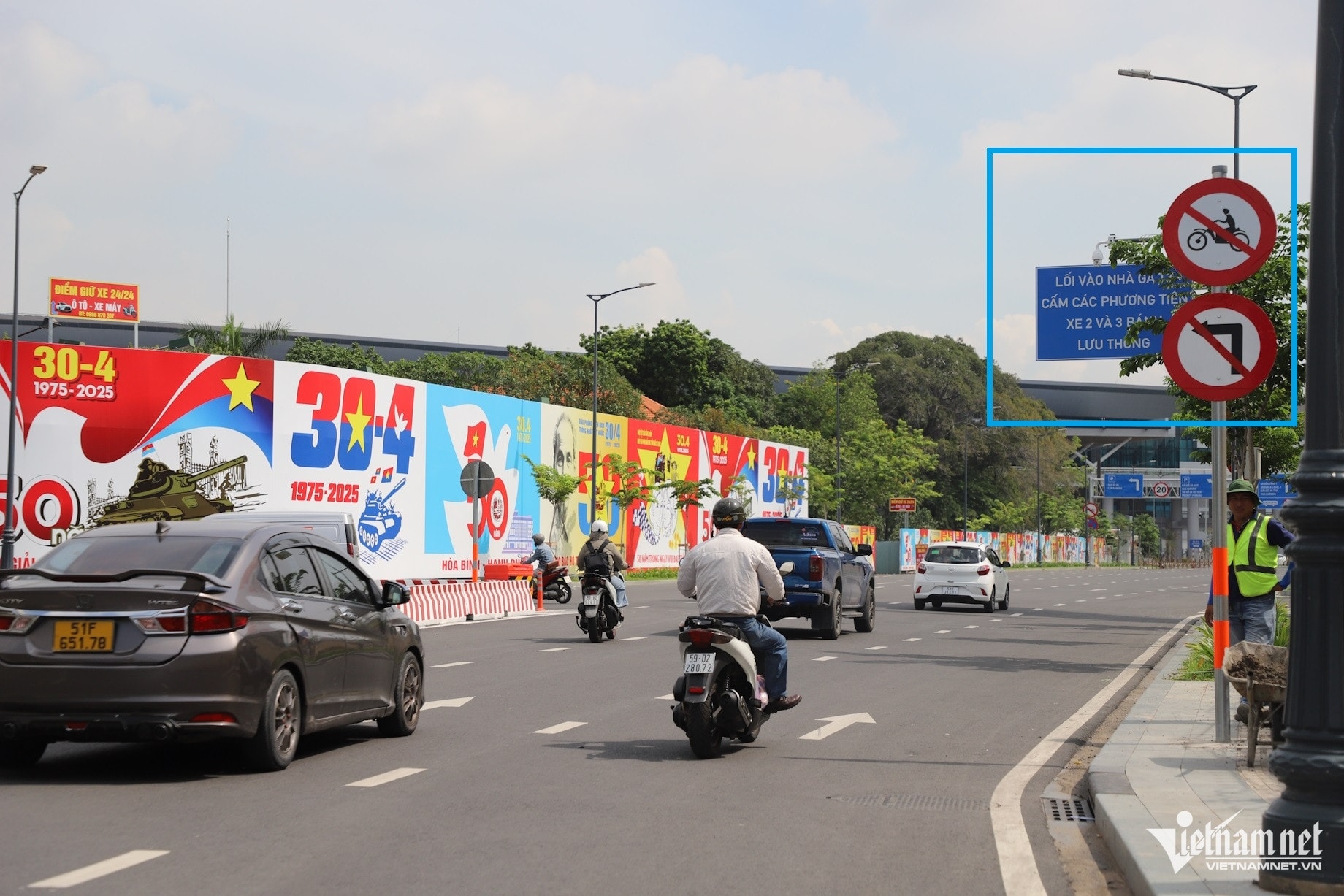 Cảnh không nên có trước cổng chính ga T3 sân bay Tân Sơn Nhất Cảnh không nên có trước cổng chính ga T3 sân bay Tân Sơn Nhất