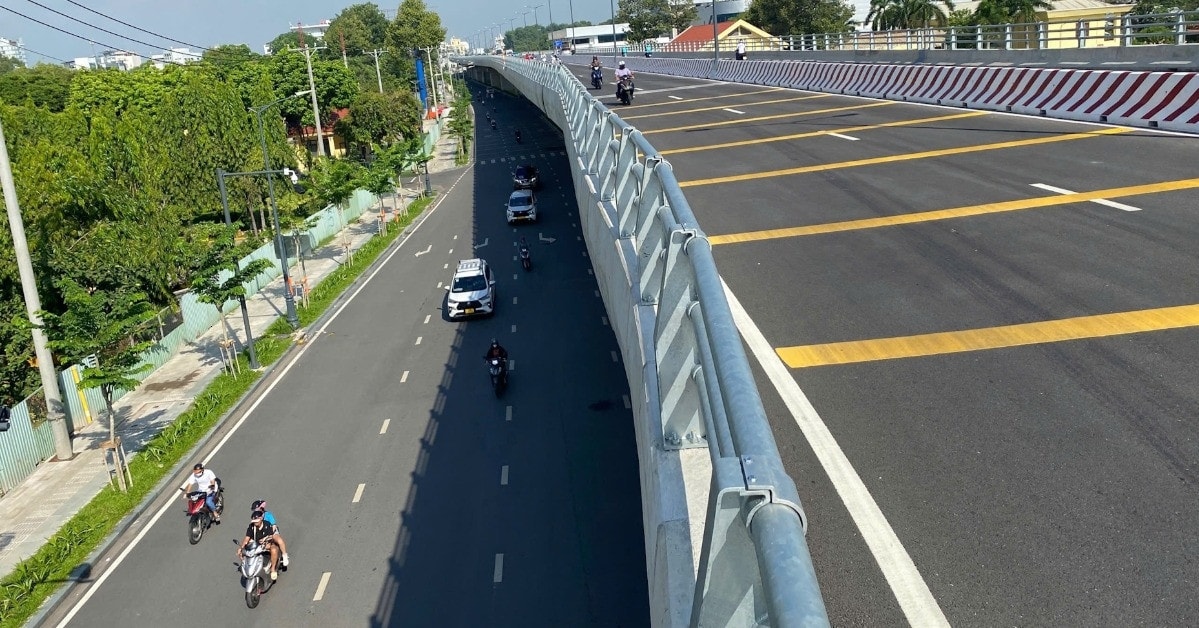 Người dân TPHCM phải đi lòng vòng trên đường nối 4.800 tỷ đồng dù nhà 'sát vách'