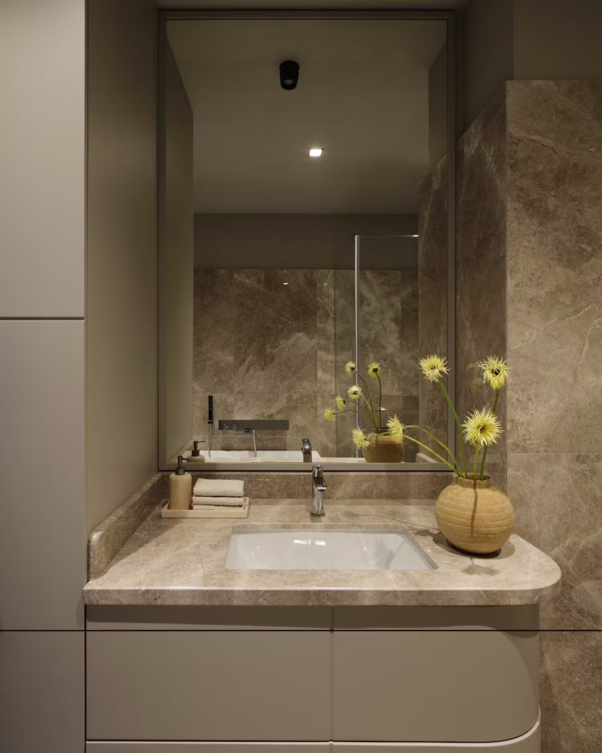 Nội thất tông màu tối đầy phong cách cho căn hộ chung cư ảnh 19