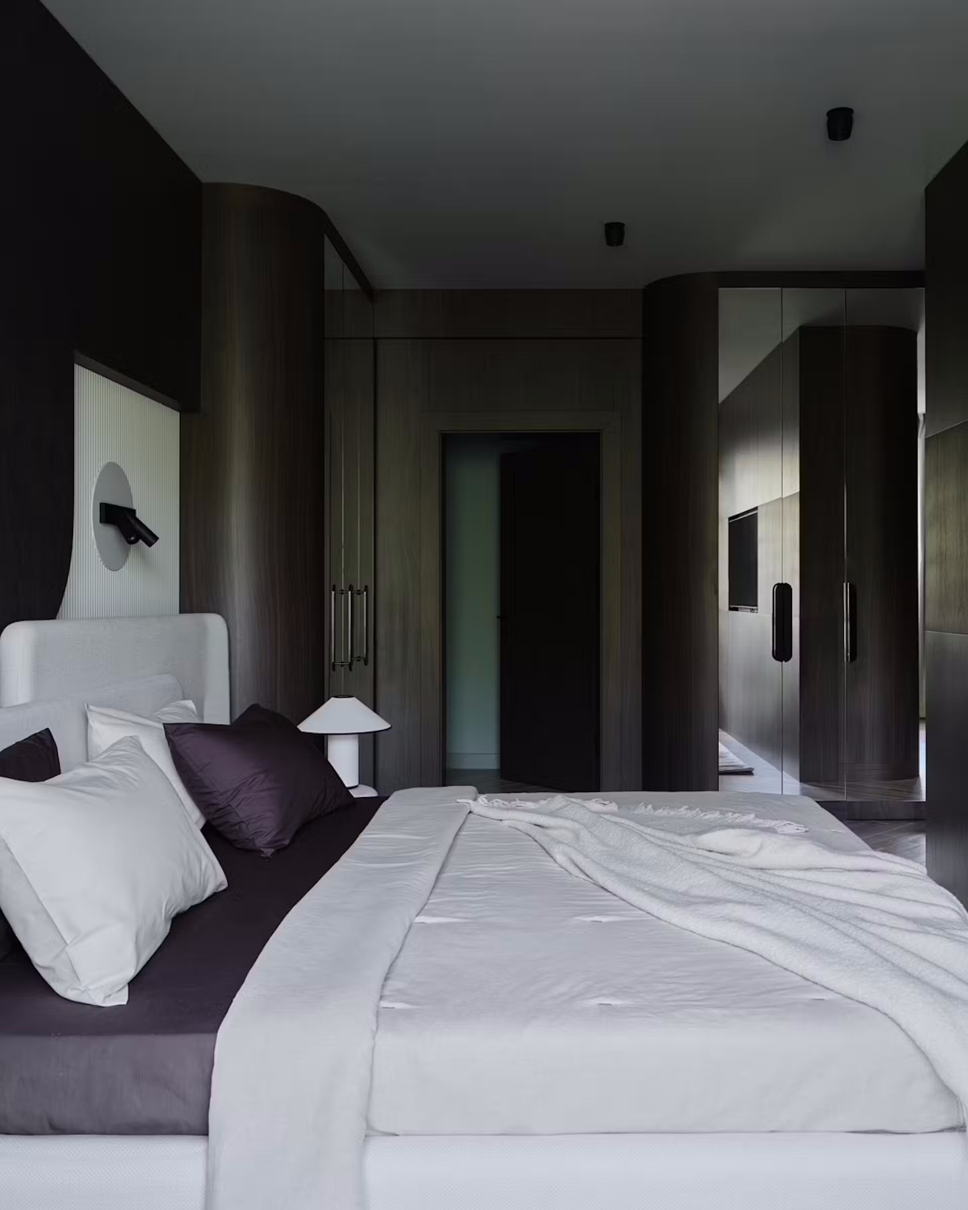 Nội thất tông màu tối đầy phong cách cho căn hộ chung cư ảnh 12