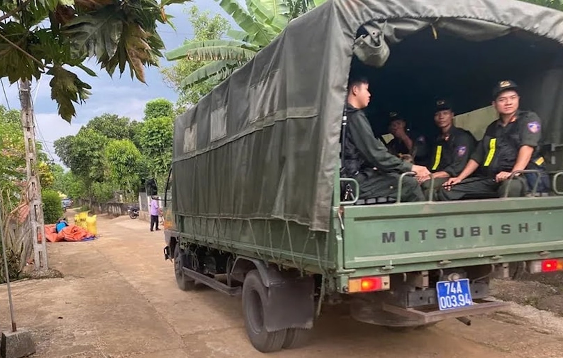 Xuyên đêm truy tìm nghi phạm giết người ở Quảng Trị Xuyên đêm truy tìm nghi phạm giết người ở Quảng Trị