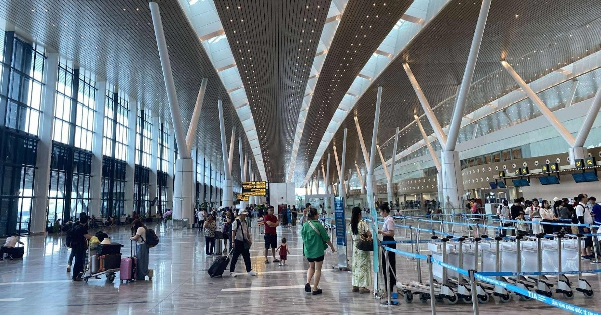 Nhà ga T3 sân bay Tân Sơn Nhất lại bị dột nước trong mưa lớn