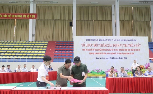Gần 20 năm chờ đợi, người đàn ông bốc thăm được lô đất dịch vụ 3 mặt tiền