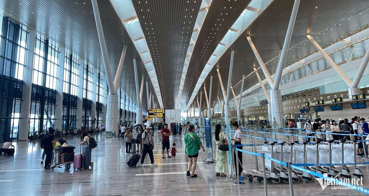 Bộ trưởng Bộ Xây dựng yêu cầu xử lý dứt điểm vụ ga T3 Tân Sơn Nhất dột nước