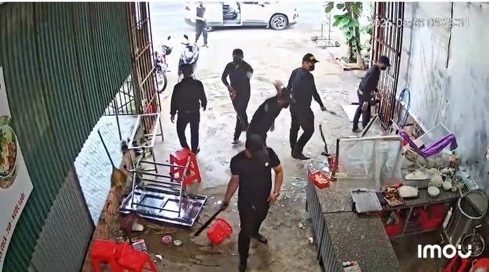 Đã bắt 2/7 người trong nhóm ‘mặc áo đen cầm gậy bóng chày đập phá quán phở’ ở Đắk Lắk