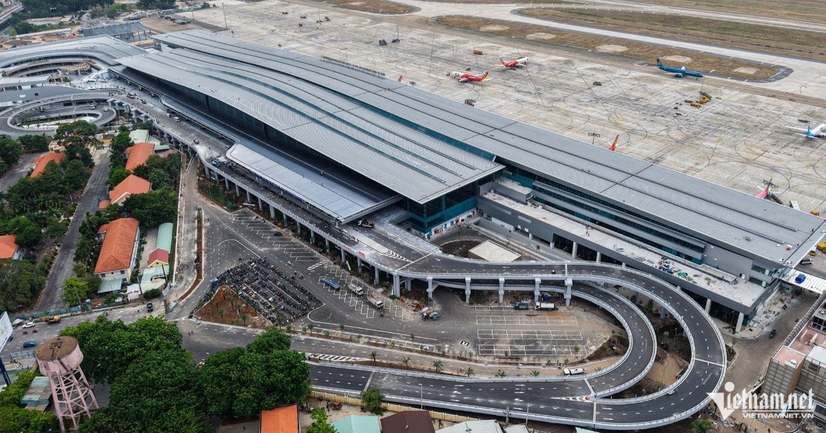 Nhà ga T3 Tân Sơn Nhất 'lộ' nhiều bất cập sau khánh thành vượt tiến độ