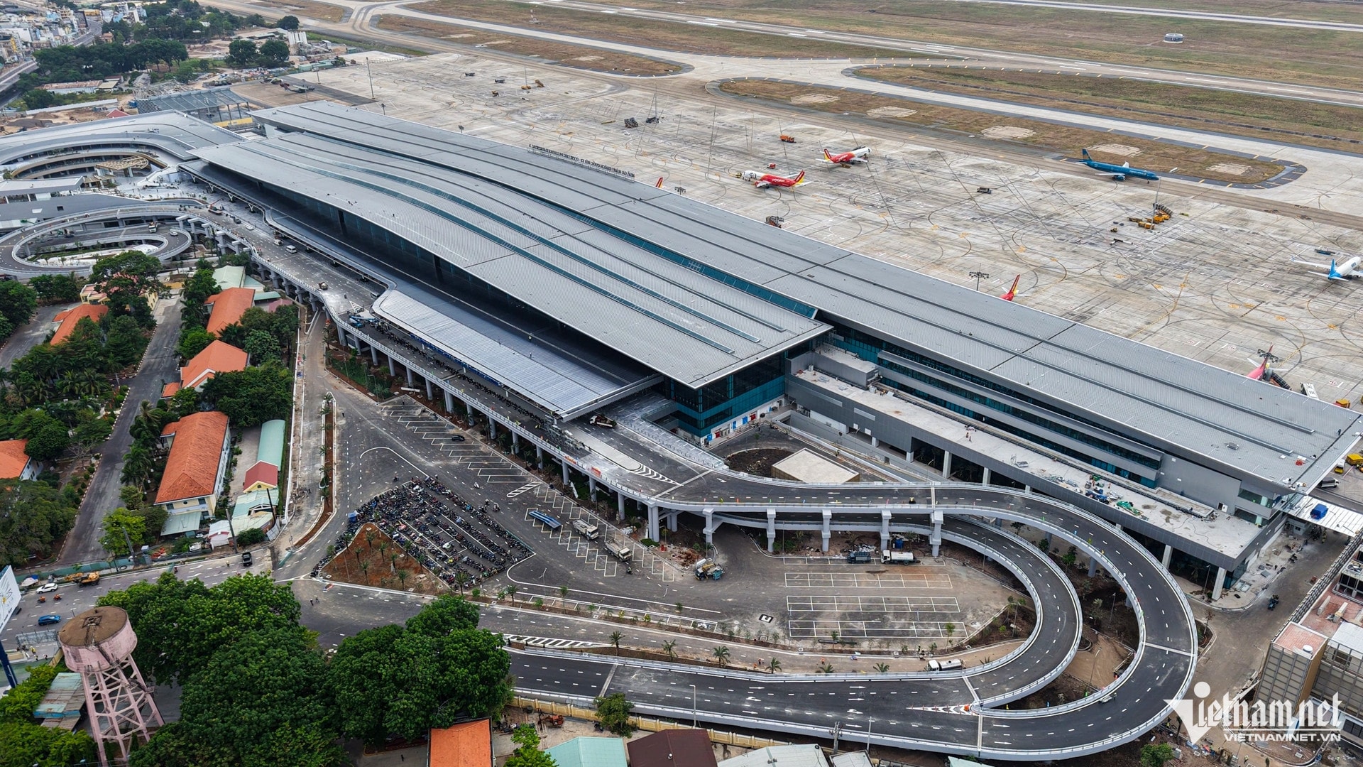 Nhà ga T3 Tân Sơn Nhất ‘lộ’ nhiều bất cập sau khánh thành vượt tiến độ Nhà ga T3 Tân Sơn Nhất ‘lộ’ nhiều bất cập sau khánh thành vượt tiến độ