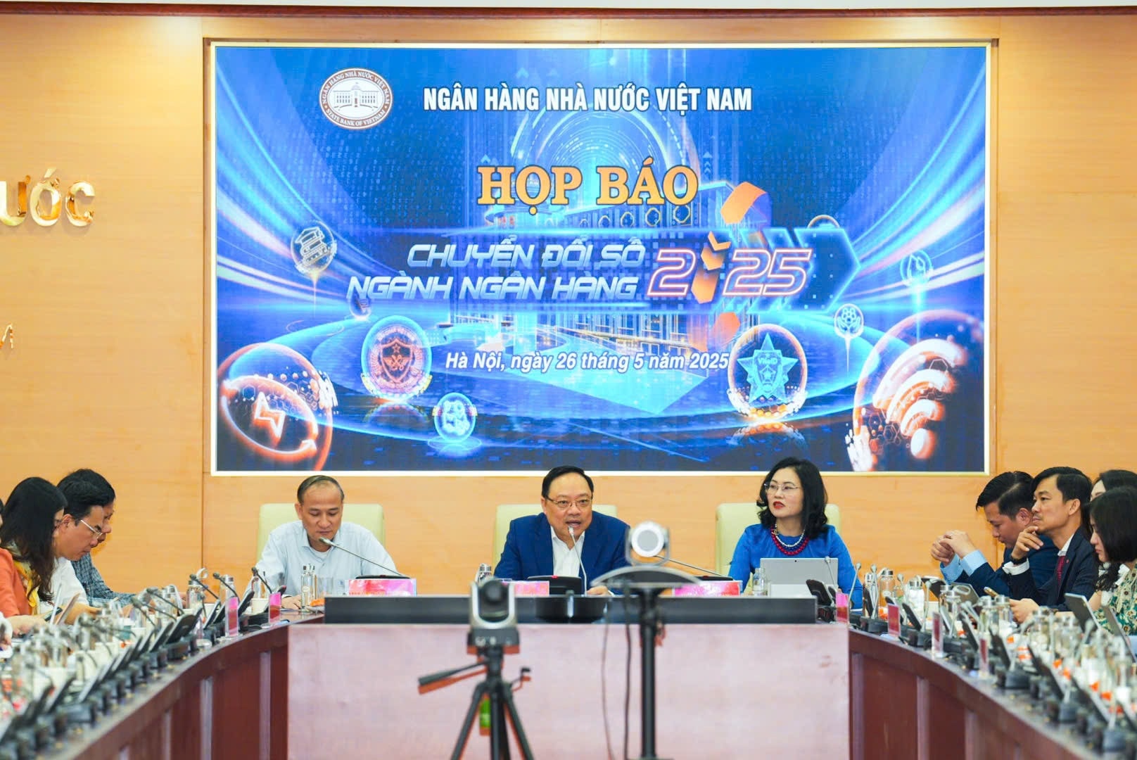 Cho thuê cả khuôn mặt để lừa đảo bằng sinh trắc học, tội phạm nuôi luôn chủ tài khoản